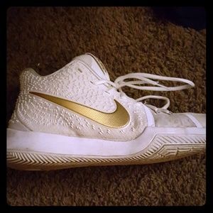 Nike kyrie azurie elizabeths